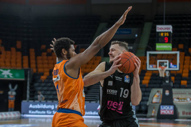 并且在紧张 并且在紧张